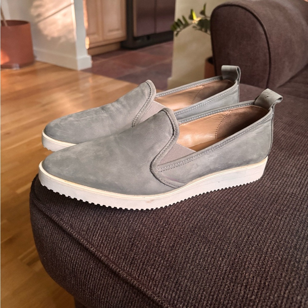 Everlane Women's Gray Slip-On Flats